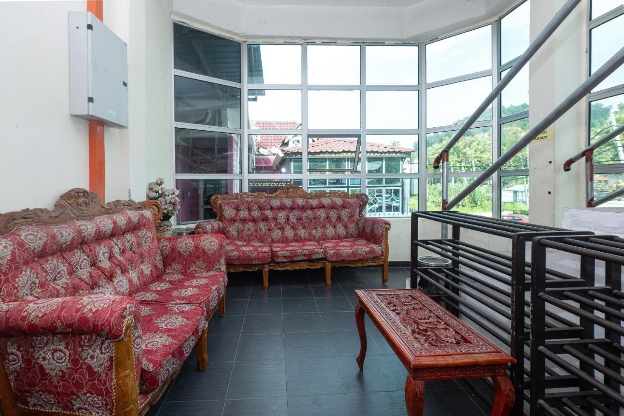 Oyo 89984 Noris Wang Homestay Lumut Kültér fotó