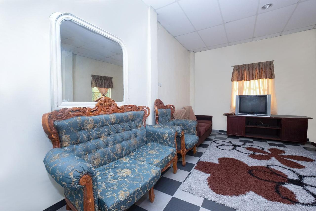 Oyo 89984 Noris Wang Homestay Lumut Kültér fotó