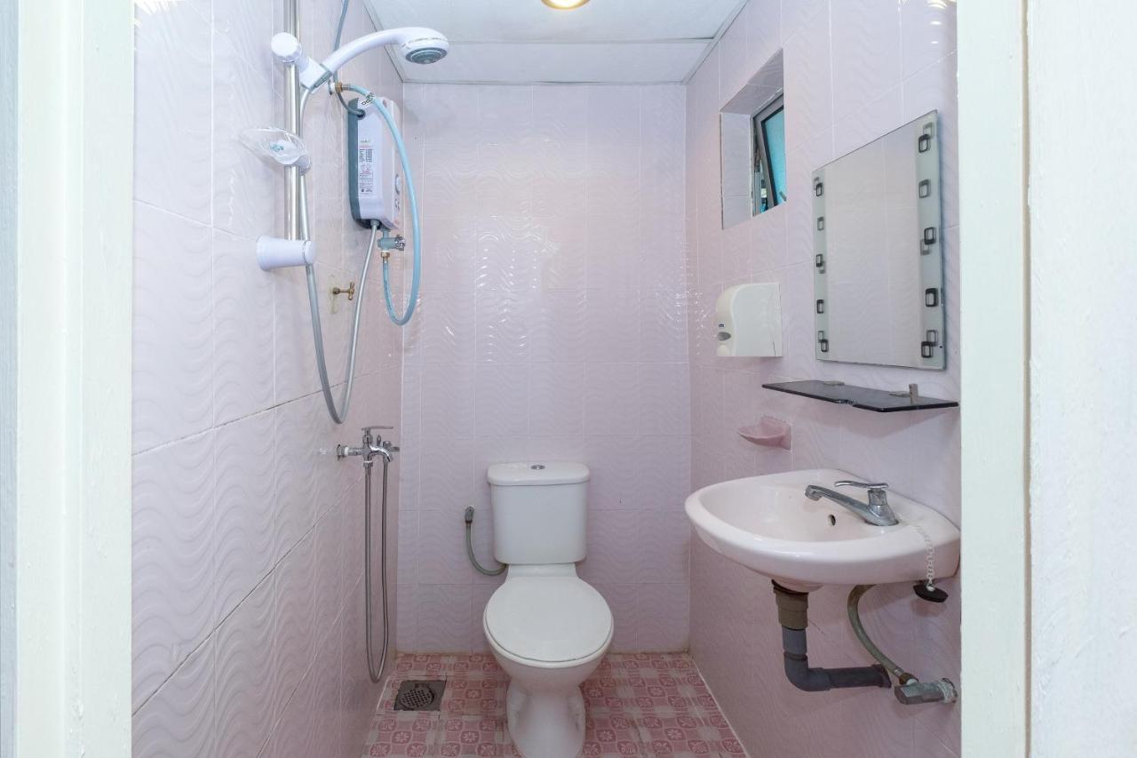 Oyo 89984 Noris Wang Homestay Lumut Kültér fotó
